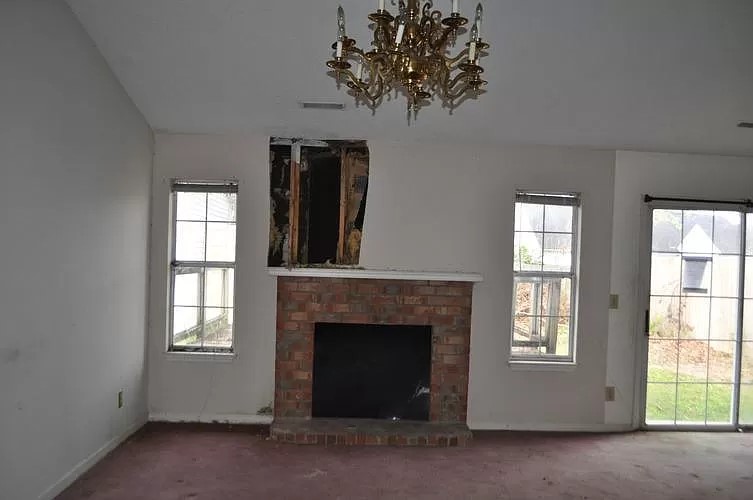 Elba exterior before renovation